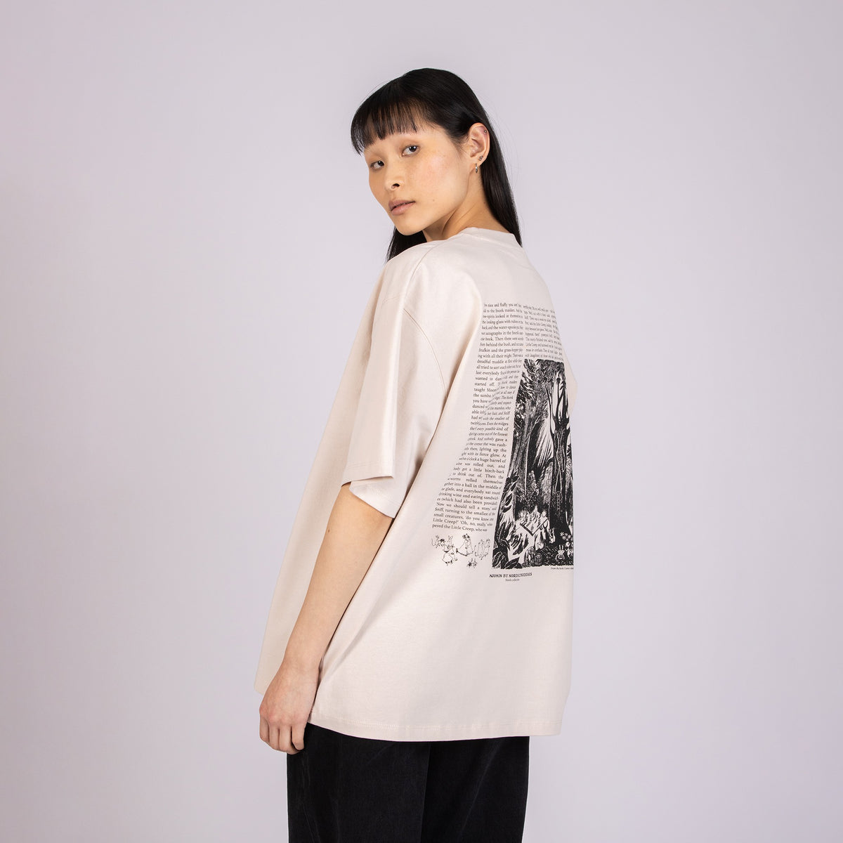 Novels Unisex T-Shirt – Beige – Produktansicht 4