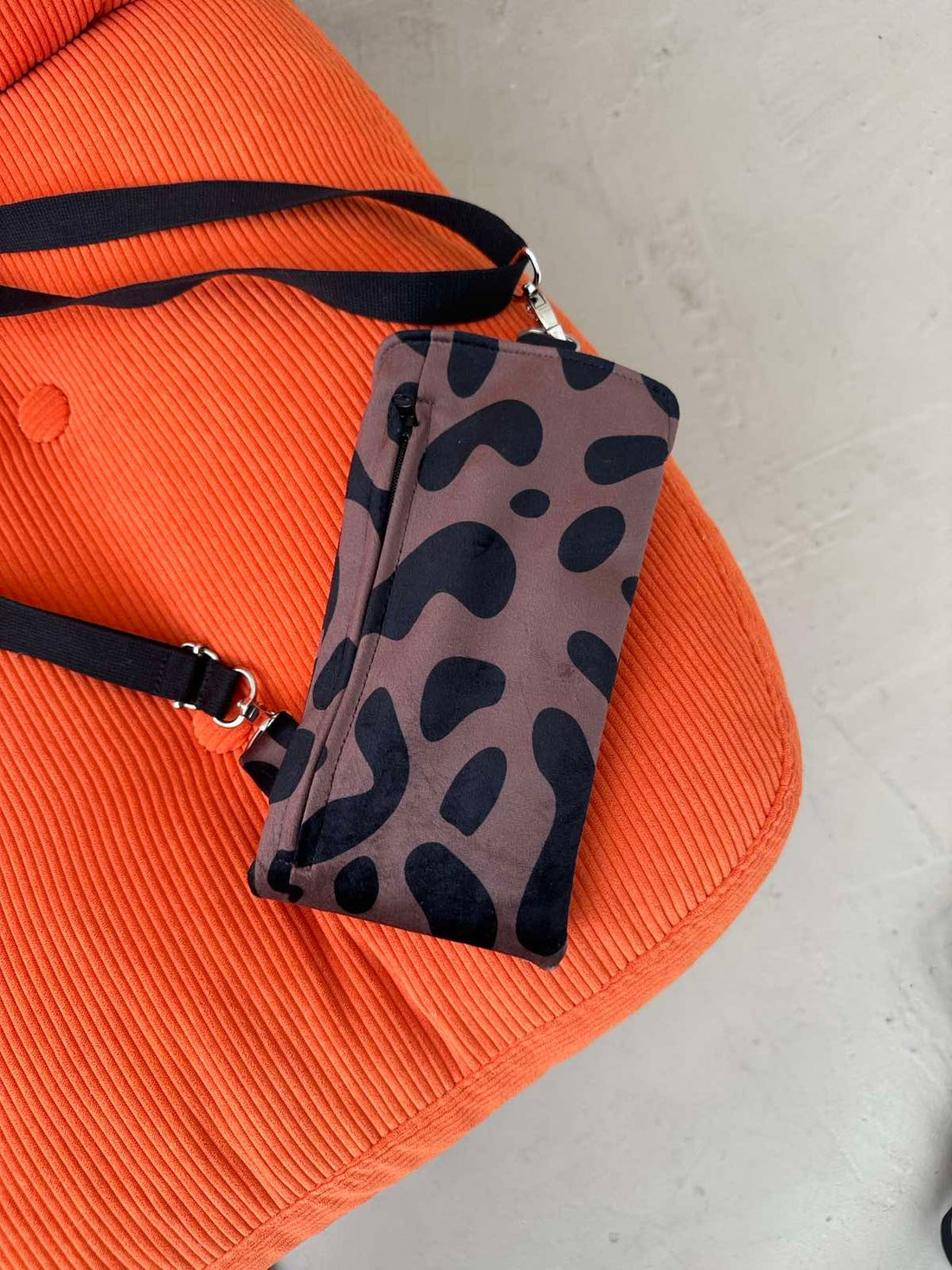 Handytasche – Classic Leopard – Detailansicht 1