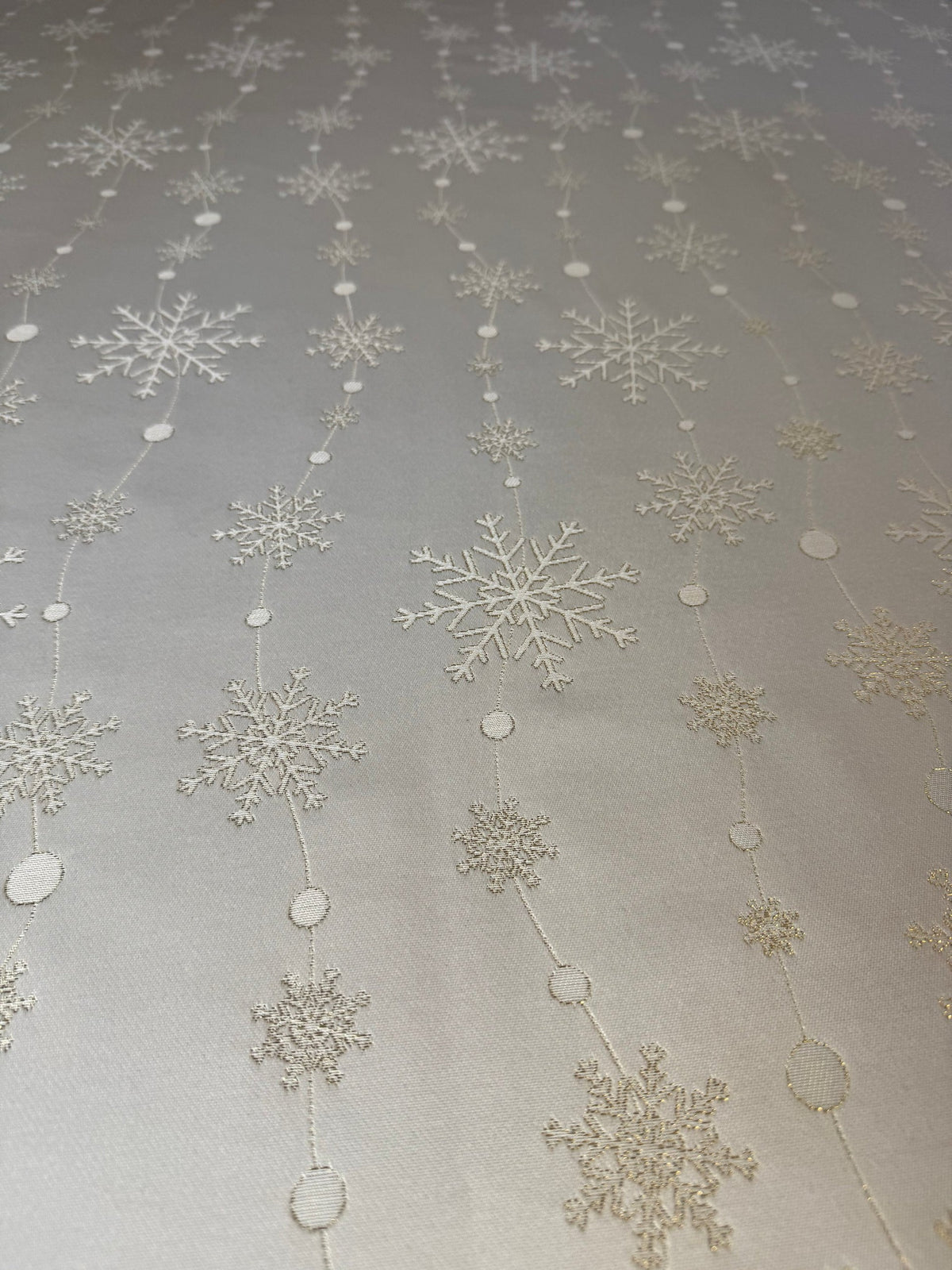 Runde Tischdecke – Golden Snowfall – Produktansicht 3