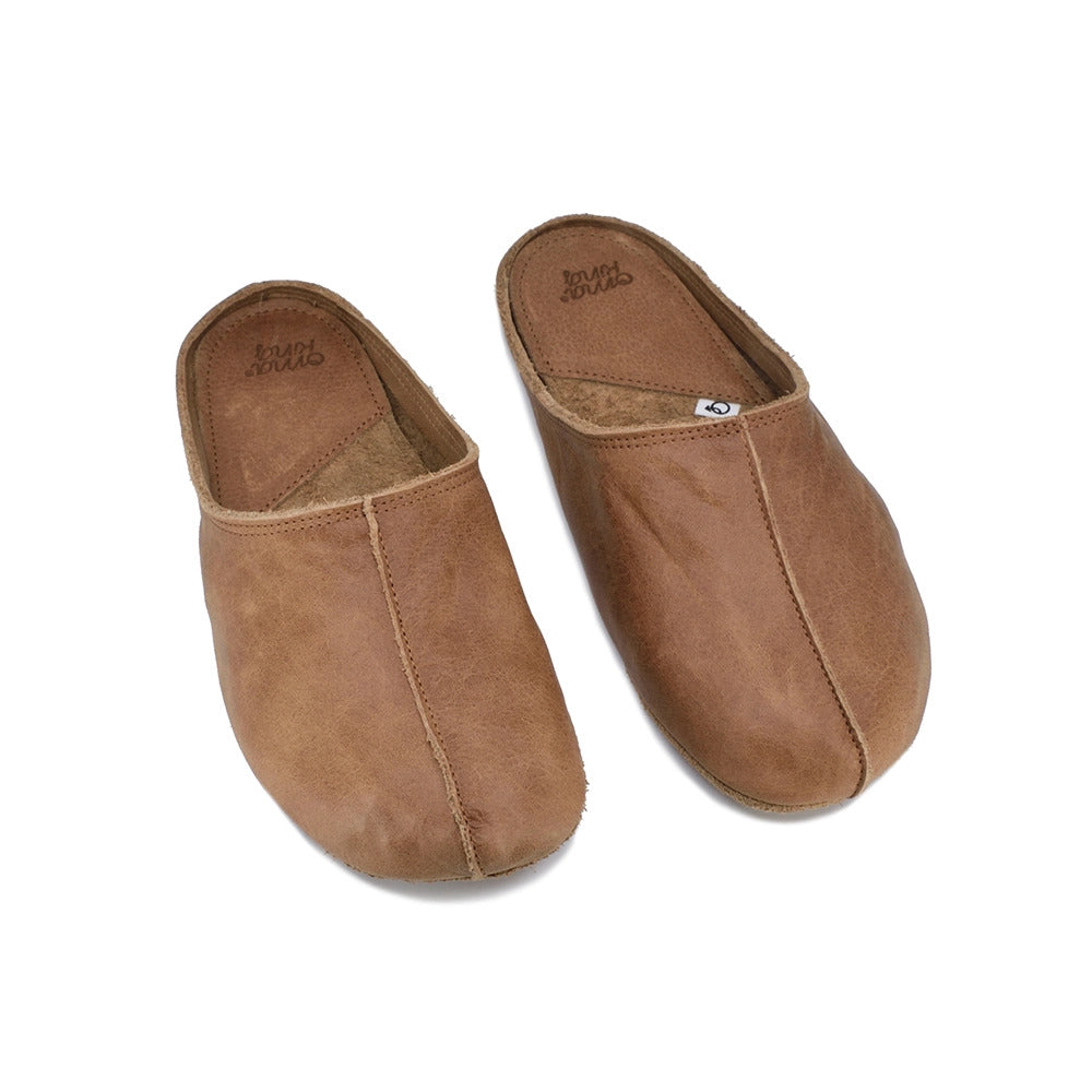 Sulbi Recycelte Unisex Hausschuhe – Braun – Produktansicht 2