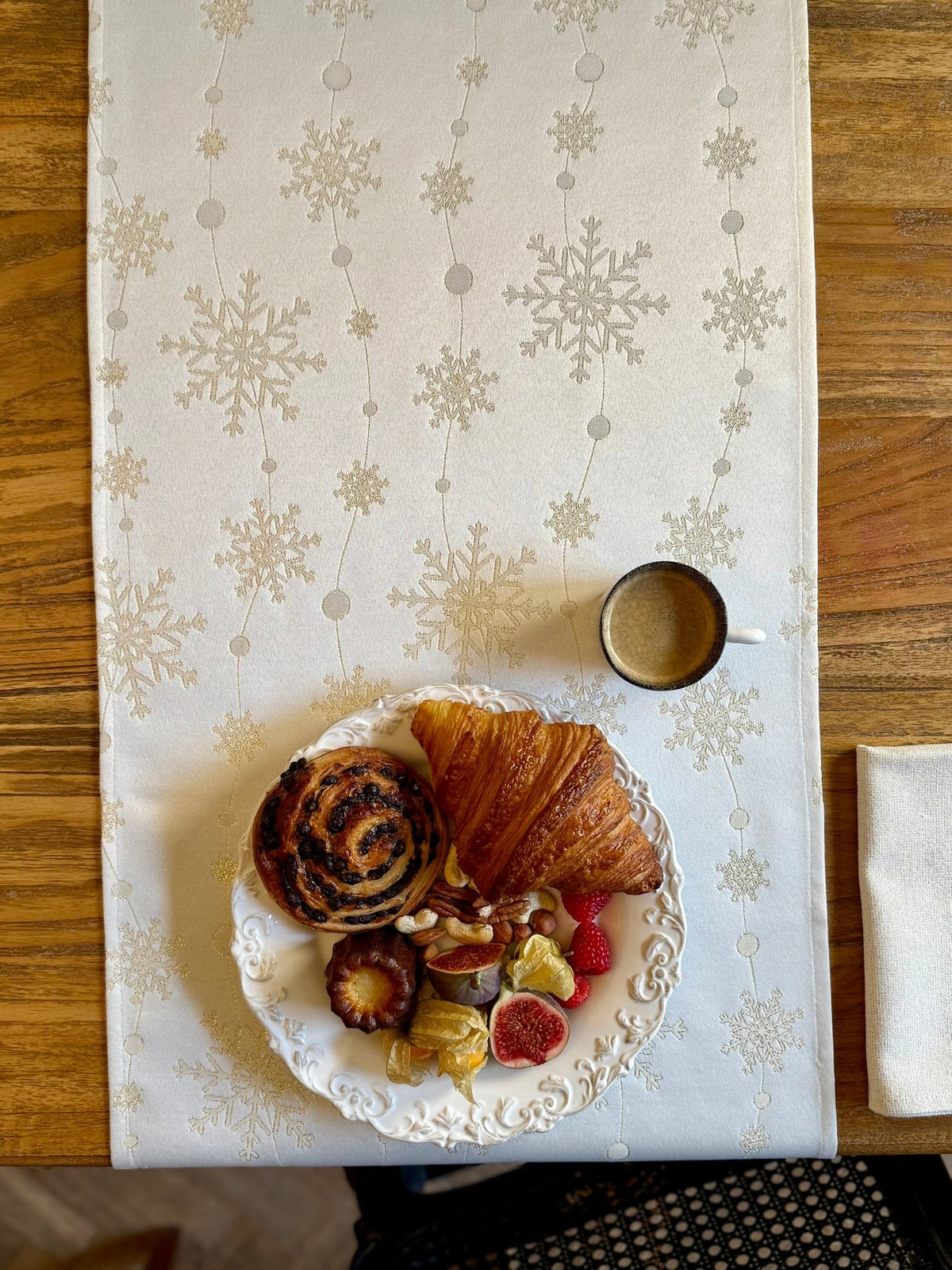 Tischläufer – Golden Snowfall – Produktansicht 2