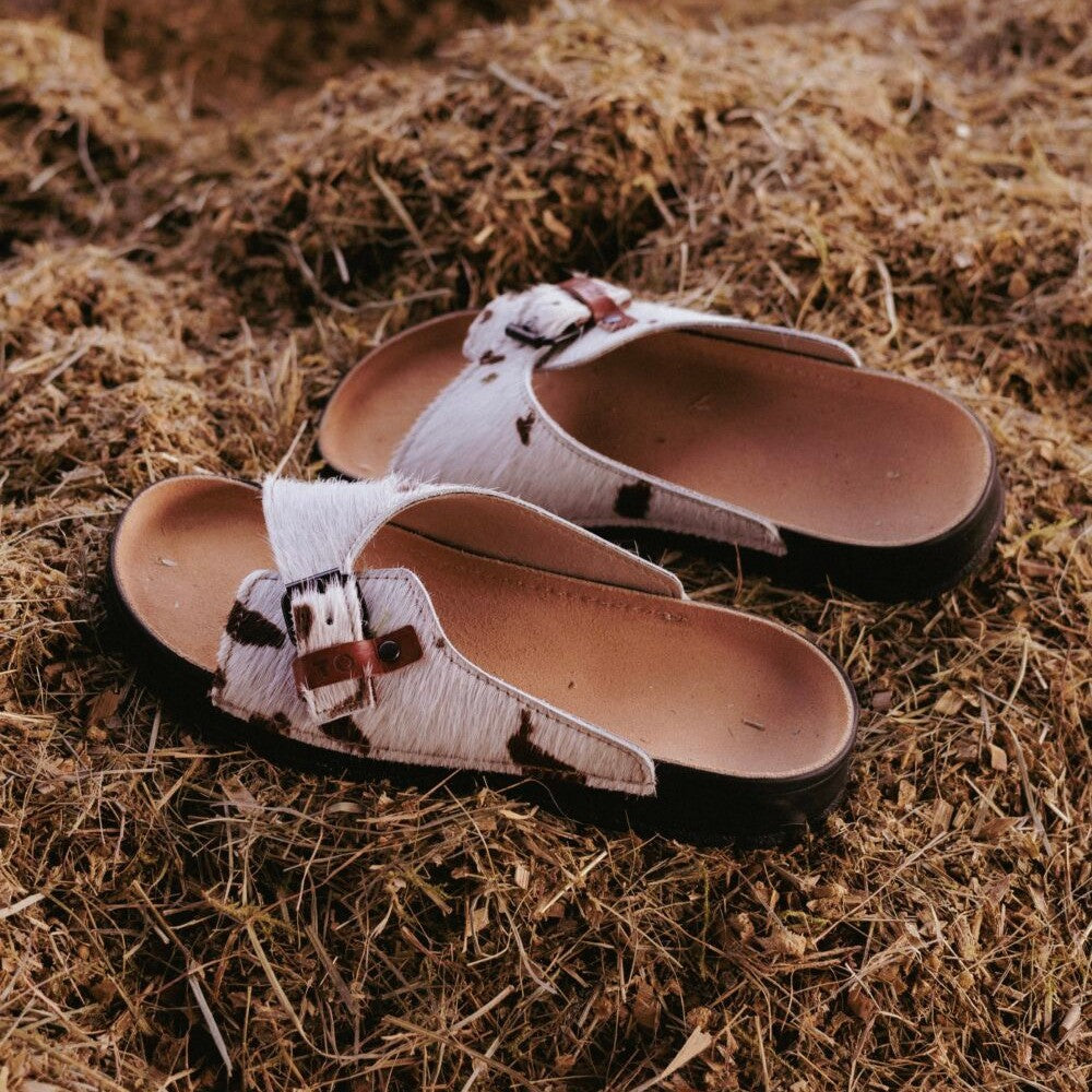 TOKU Rome Damen-Sandalen – Kuhmuster limitierte Edition