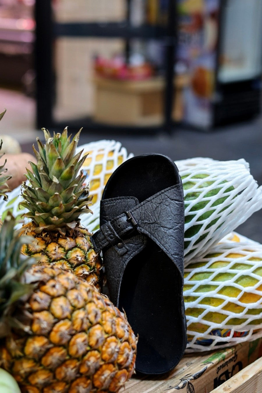 TOKU Rome Vegan Sandalen – Schwarz – Produktansicht 3