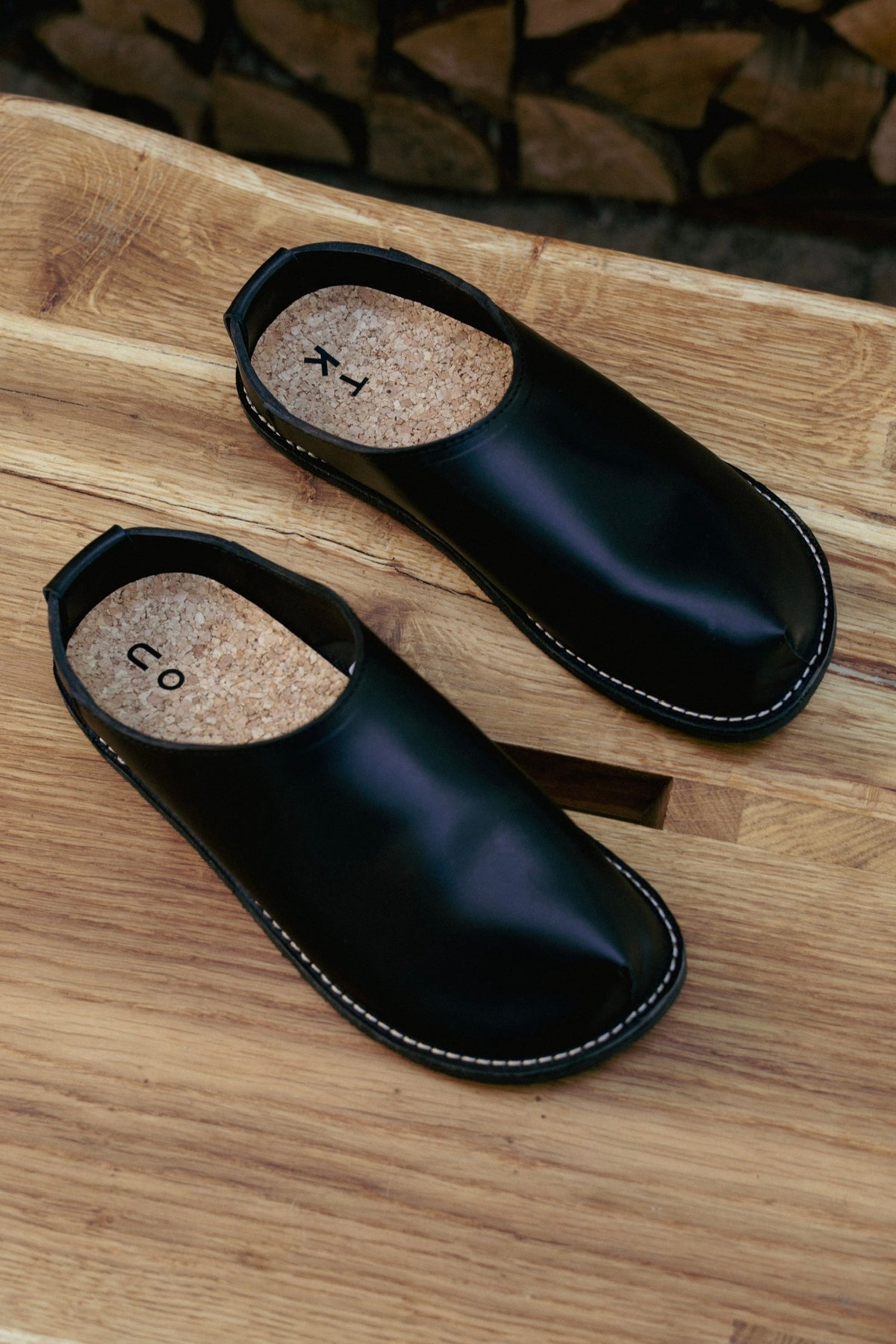 TOKU Tokyo Unisex-Schlupfschuhe – Schwarz – Produktansicht 2
