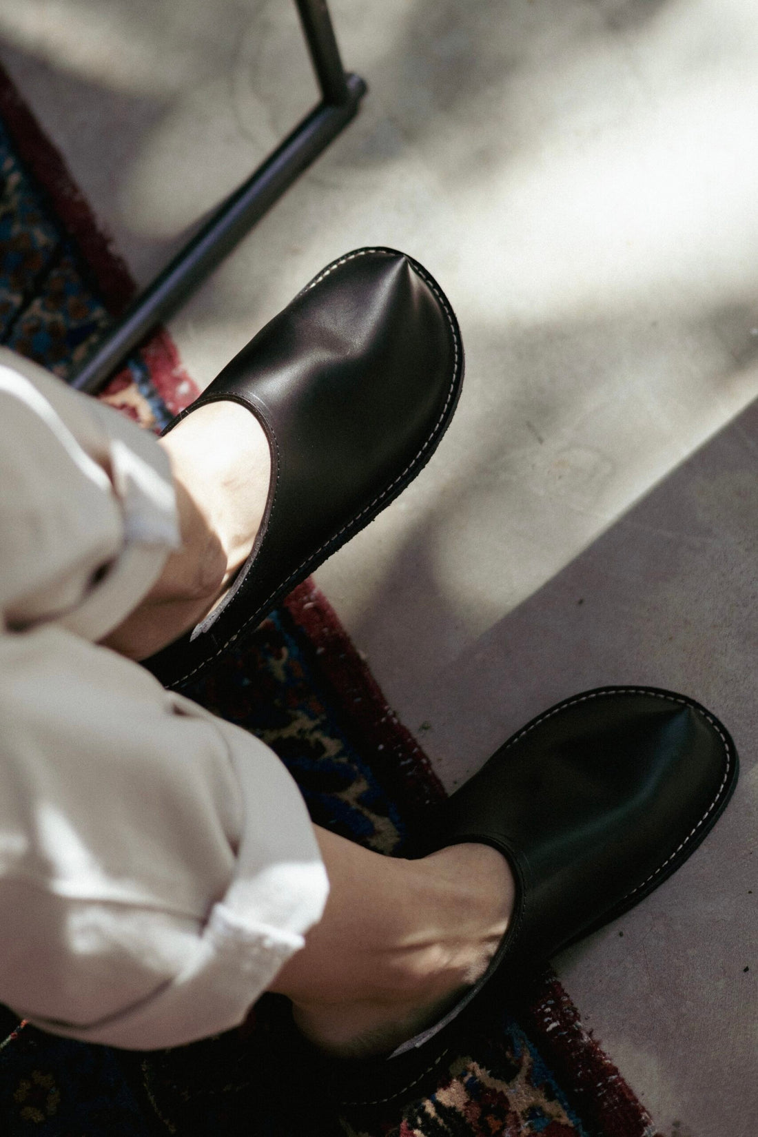 TOKU Tokyo Unisex-Schlupfschuhe – Schwarz – Detailansicht 1