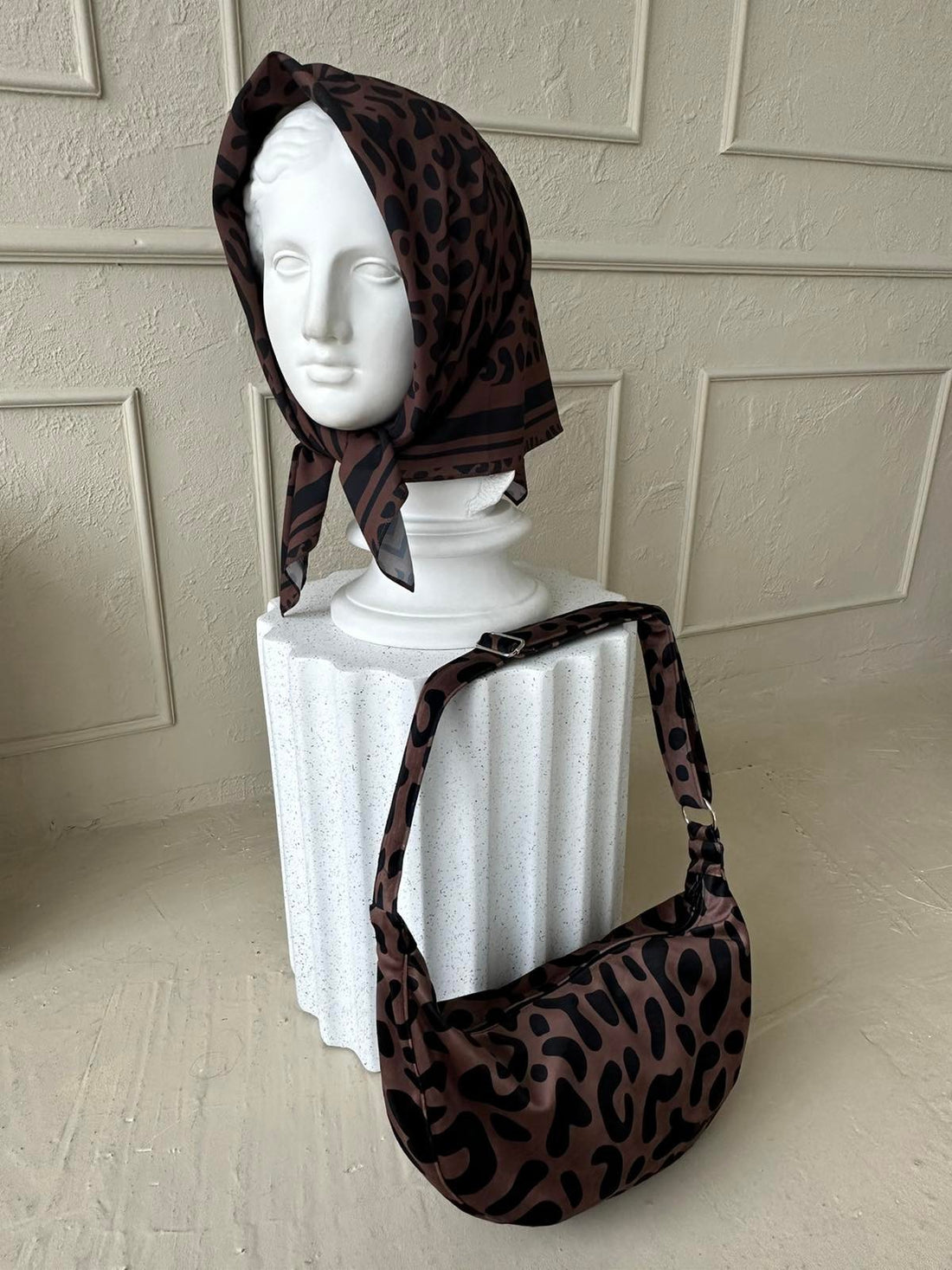 Hobo-Handtasche – Classic Leopard – Detailansicht 3