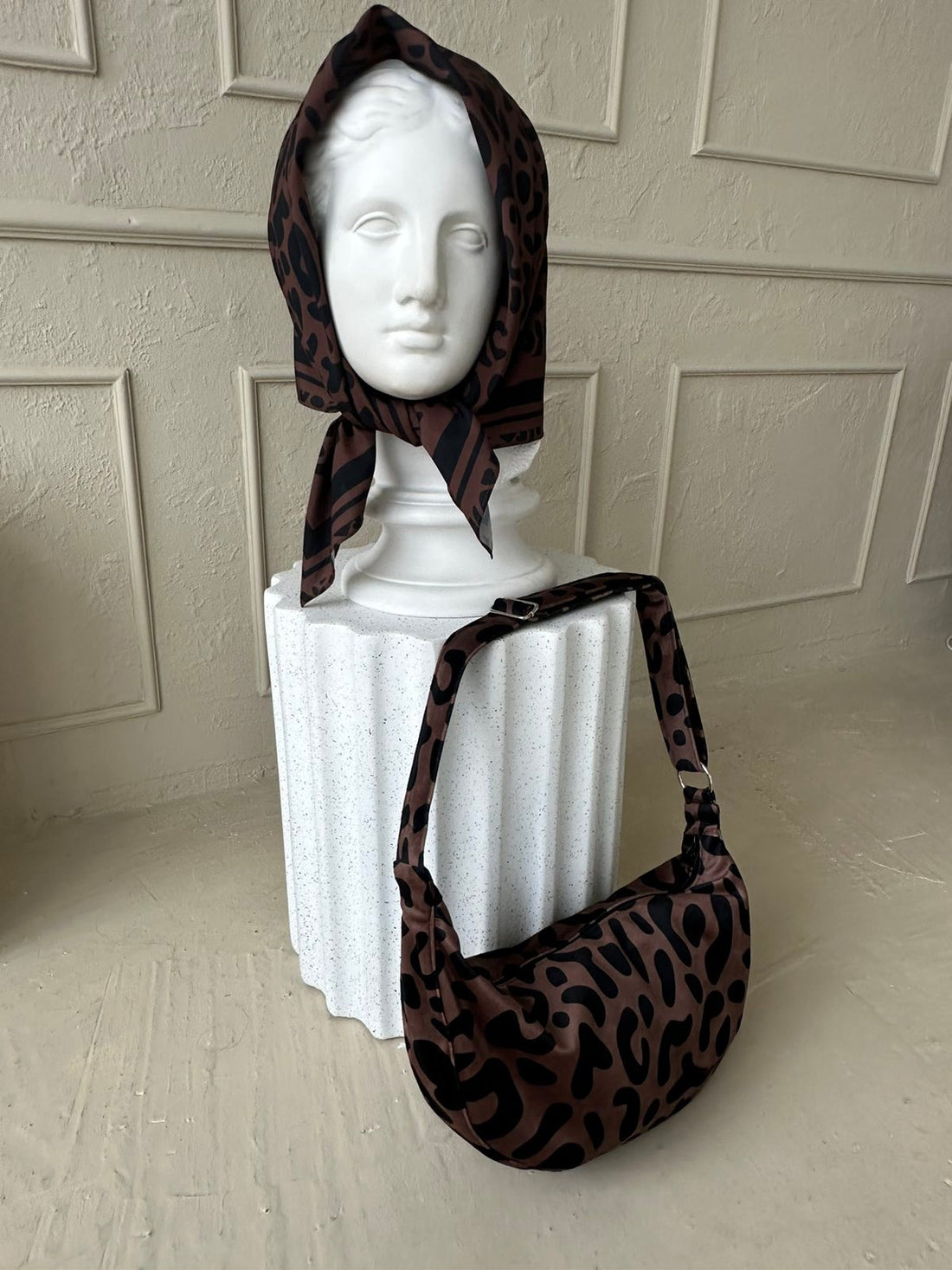 Hobo-Handtasche – Classic Leopard – Detailansicht 5