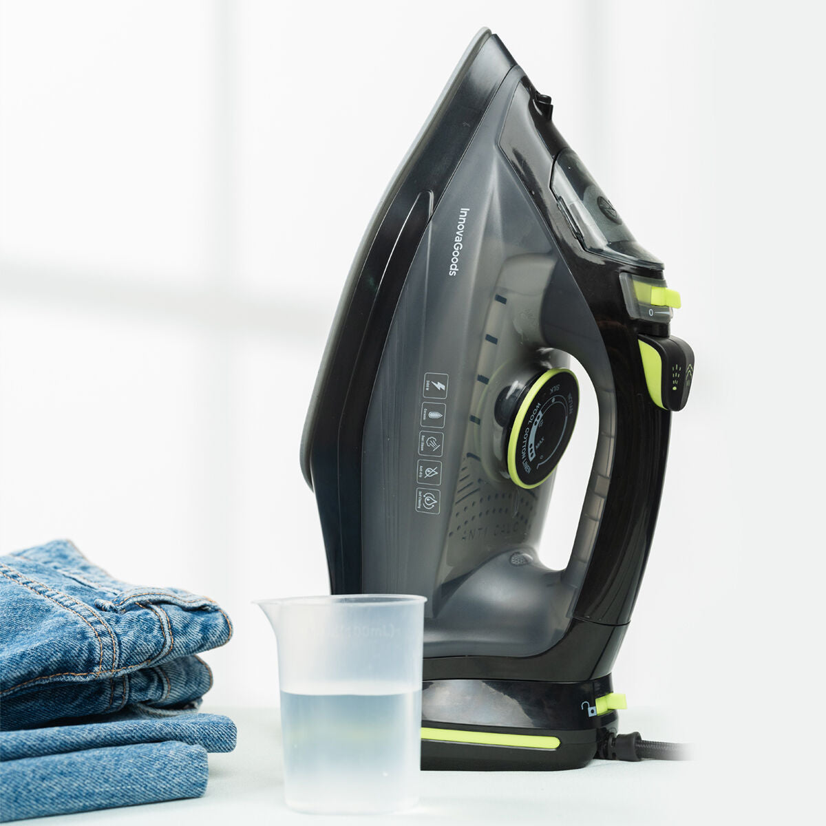 Kabelloses 2-in-1 Dampfbügeleisen Stiron  2400 W 20-30 g/min – Produktansicht 2