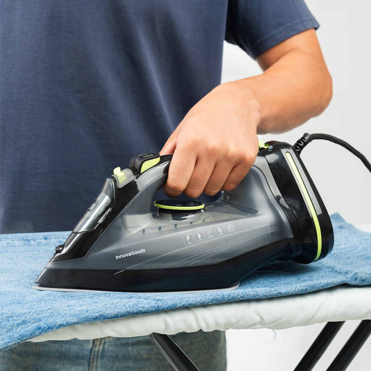Kabelloses 2-in-1 Dampfbügeleisen Stiron  2400 W 20-30 g/min – Produktansicht 4