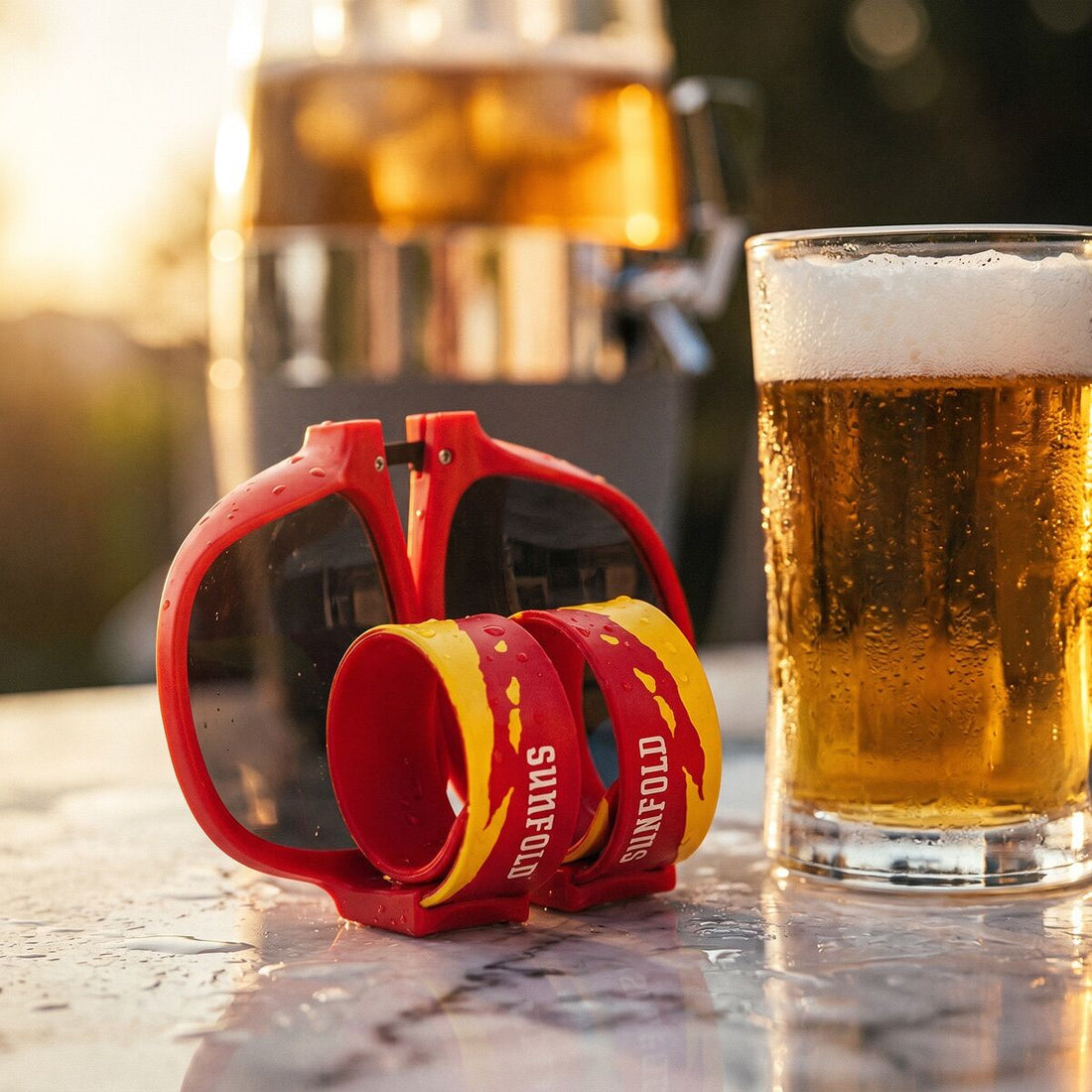 Set Bier-Spender mit Kühlung  und 2 faltbare Sonnenbrillen Sunfold Spain Red – Detailansicht 4