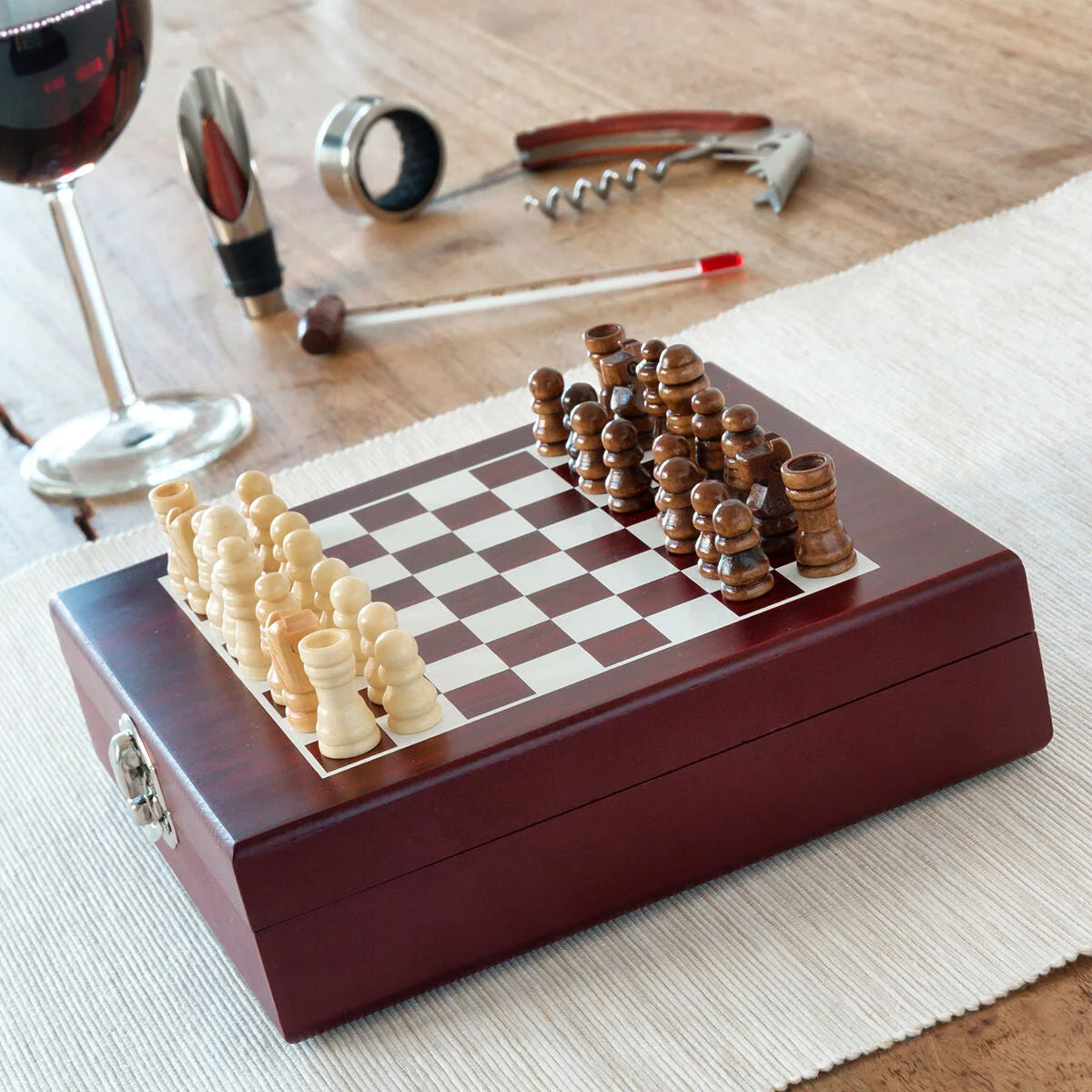 Weinzubehörset mit Schachspiel, 37-teilig – Produktansicht 2